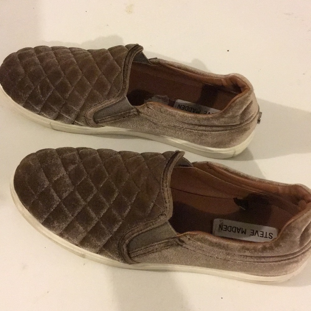 Steve Madden Velvet slip ons